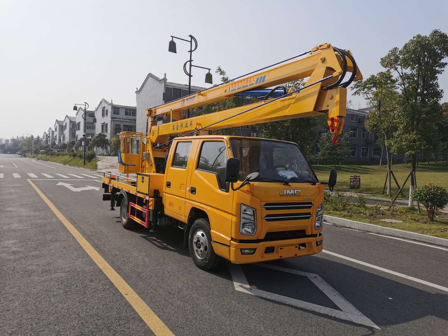 江鈴高空作業(yè)車(chē)報(bào)價(jià).jpg